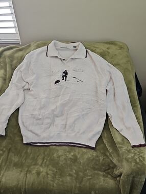 Men's White Collared Sweater with Embroidered Golfer, Size X-Large